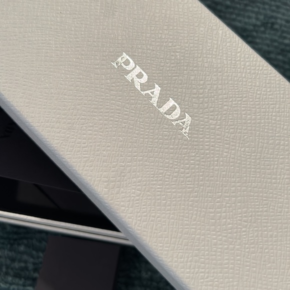 Prada Box - Picture 3 of 4